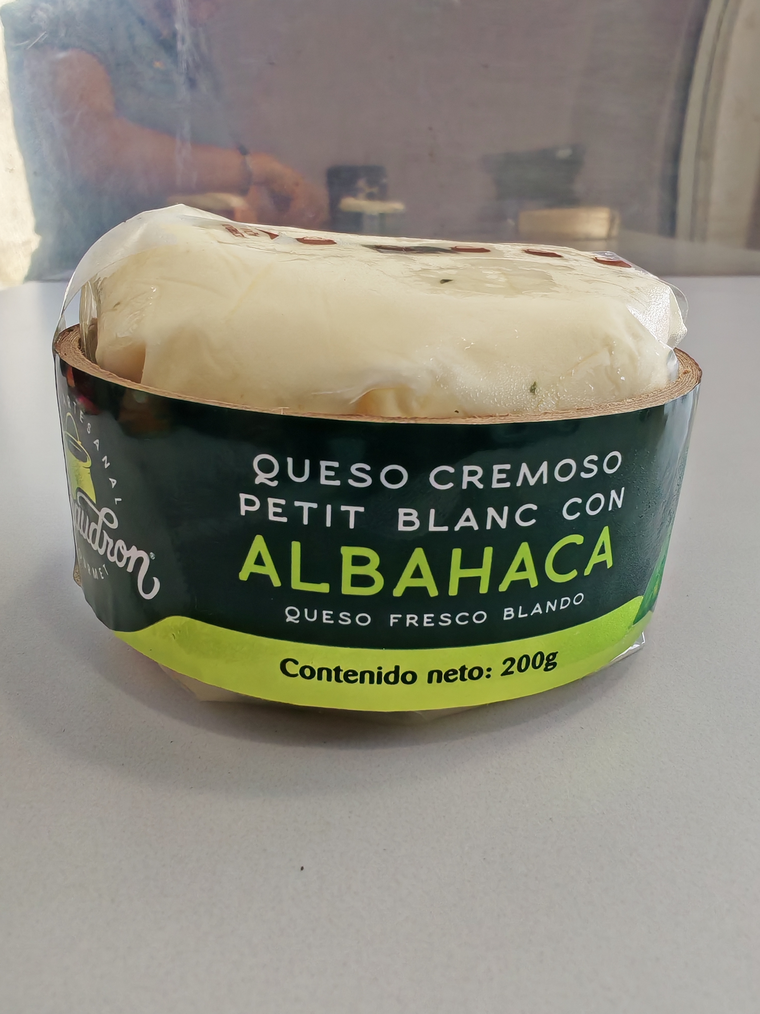 Queso Petit Blanc Albahaca 220g Le Chaudron